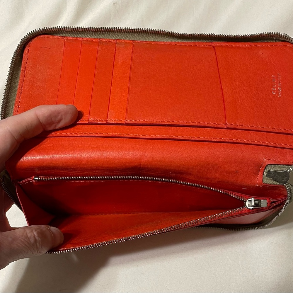 Beautiful Celine Authentic Vintage Taupe Leather Wallet w/ Gorgeous Red Interior - Picture 12 of 16